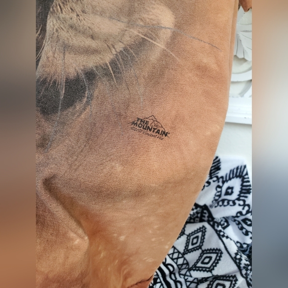 The Mountain Big Retriever Dog Face T-shirt Retired Rare XL - Picture 5 of 7